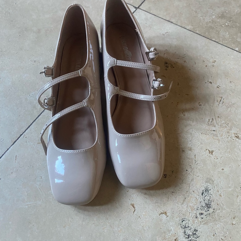 Cushion air, beautiful shoes, brand new size 8